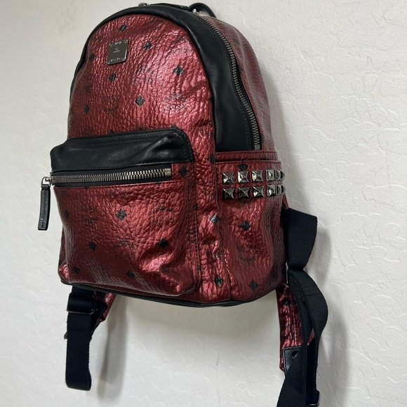 MCM stark small visetos metallic red backpack - Picture 4 of 16